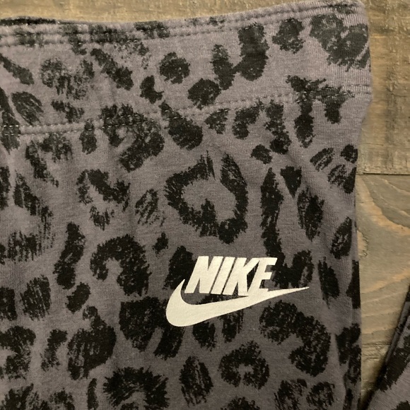 Nike gray animal print leggings - Picture 4 of 8